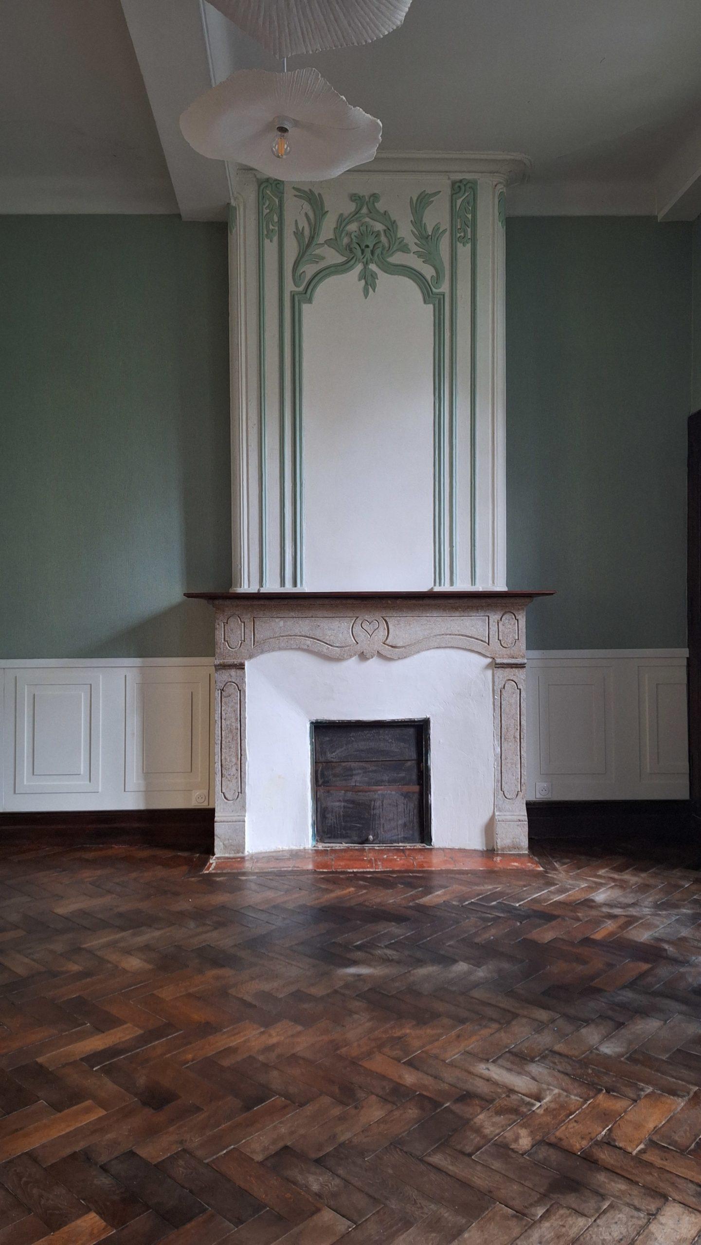 cheminée et parquet massif